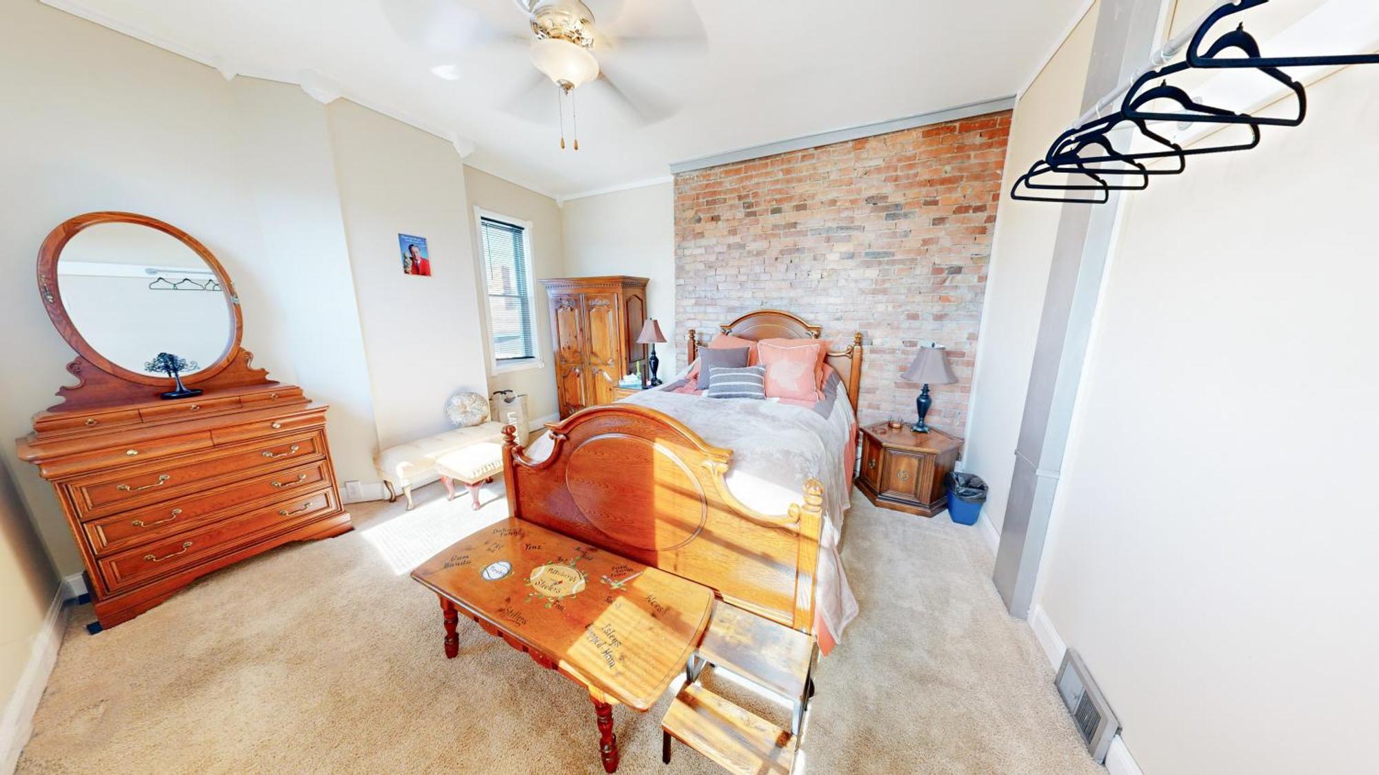 Entire Close To Events - Kid Friendly - Designated Dog & Cat Areas - Private Patio - Free Parking - Fireplace Pittsburgh