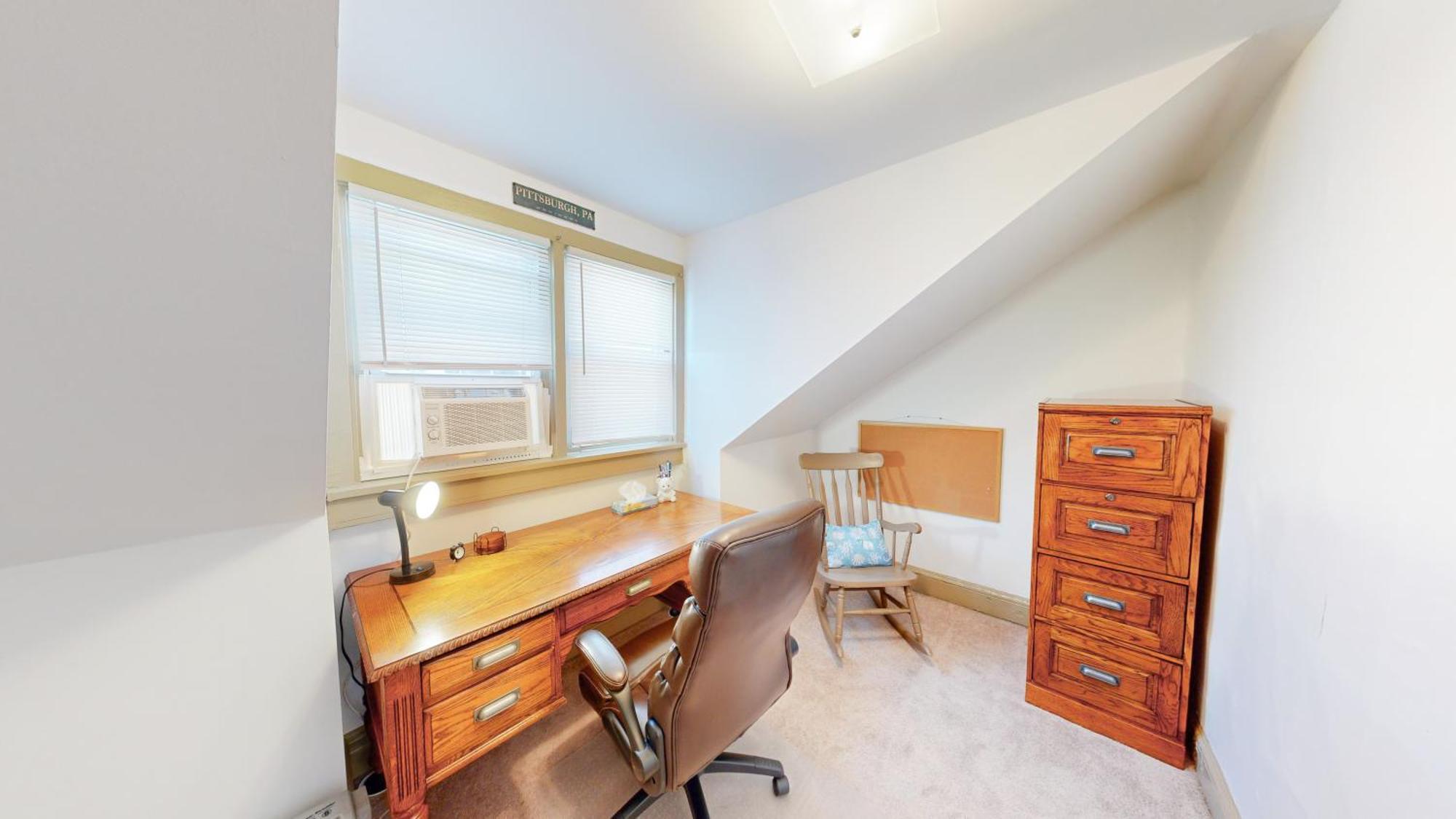 Entire Close To Events - Kid Friendly - Designated Dog & Cat Areas - Private Patio - Free Parking - Fireplace Pittsburgh