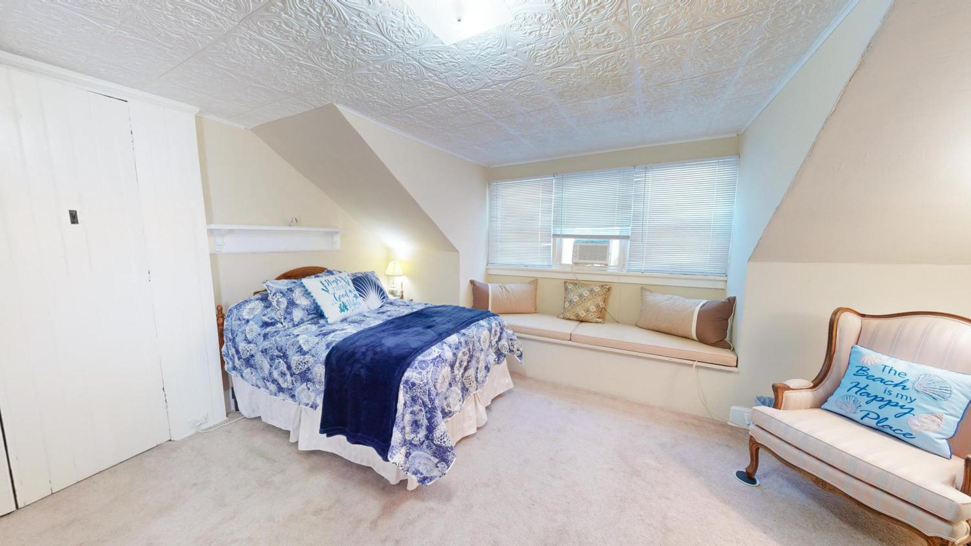 Entire Close To Events - Kid Friendly - Designated Dog & Cat Areas - Private Patio - Free Parking - Fireplace Holiday home