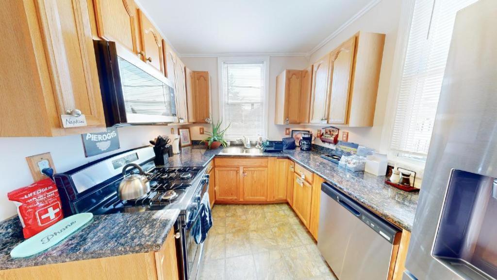 Entire Close To Events - Kid Friendly - Designated Dog & Cat Areas - Private Patio - Free Parking - Fireplace * Pittsburgh